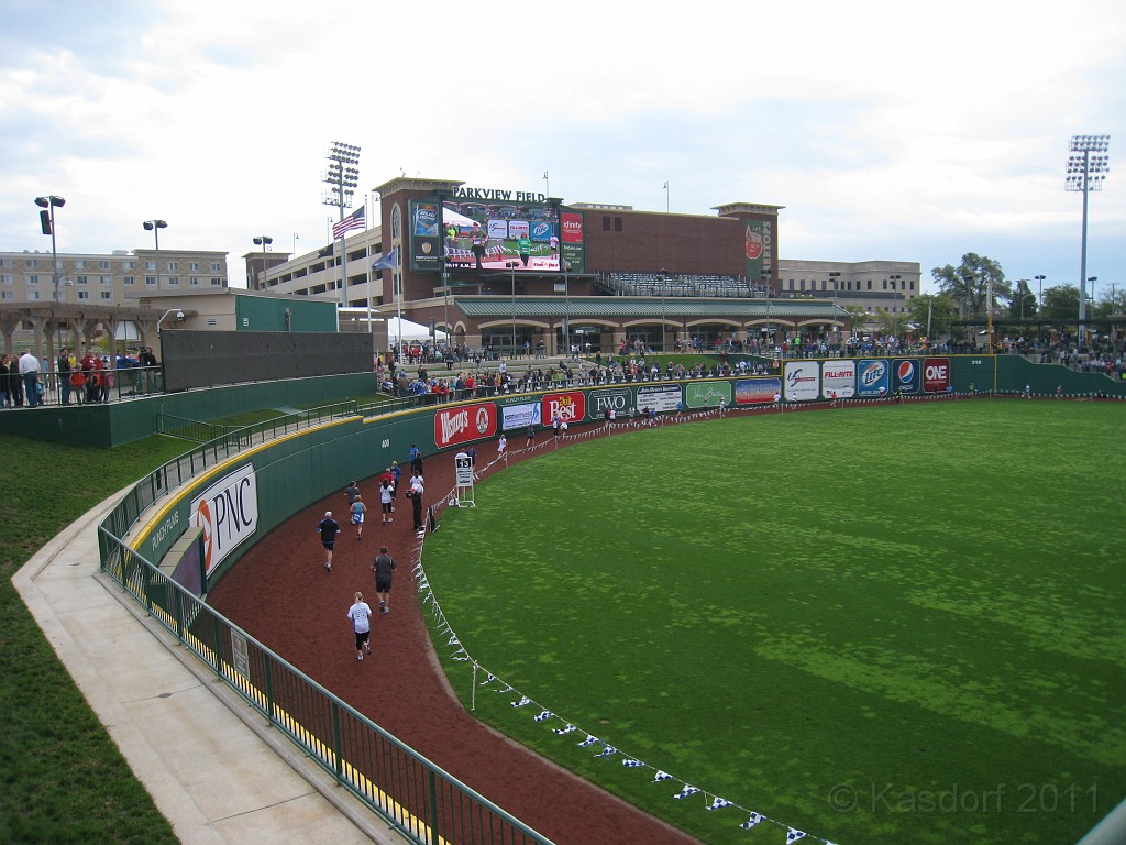 Fort4Fitness 2011 031.JPG - The 2011 Fort Wayne Indiana "Fort 4 Fitness" Half Marathon. September 24, 2011. My first time here, the fourth running of the race.